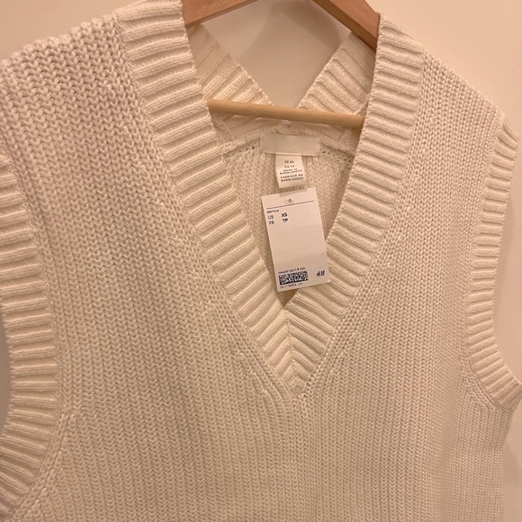 H&M sweater vest - Picture 1 of 4